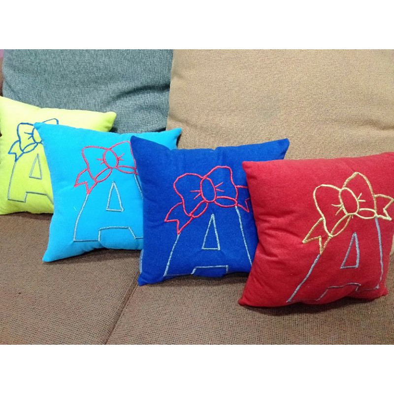 Bantal mini inisial nama untuk kado souvenir balen dekorasi bantal bayi