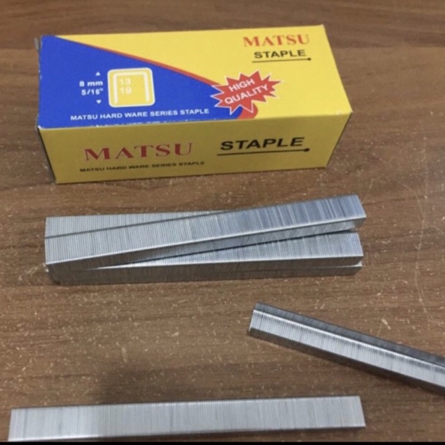

MATSU 8mm ( 5000pcs ) Anak hekter tembak R 23 Staples 8 mili R23 matsu 5000pcs isi refill hekter tembak staple shoot fill gun tacker stapler 13/8 ( 13 / 8 ) 5.000pcs
