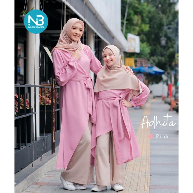 Couple Baju Muslim Ibu Anak Setelan Celana Kulot Tunik Wollycrepe Aditha Set Pink Cream Nubi