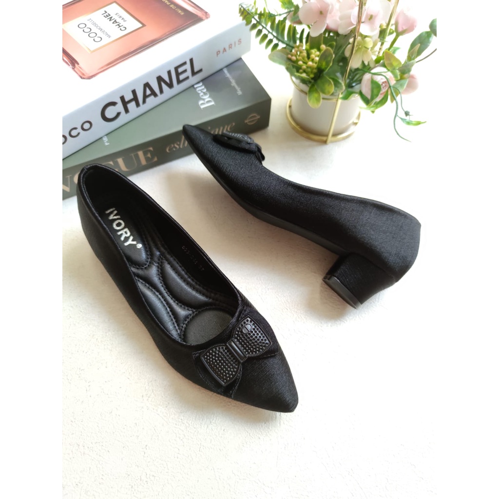 Ivory Sepatu Wanita Hak Pendek 4cm Kerja Satin 244 Hitam
