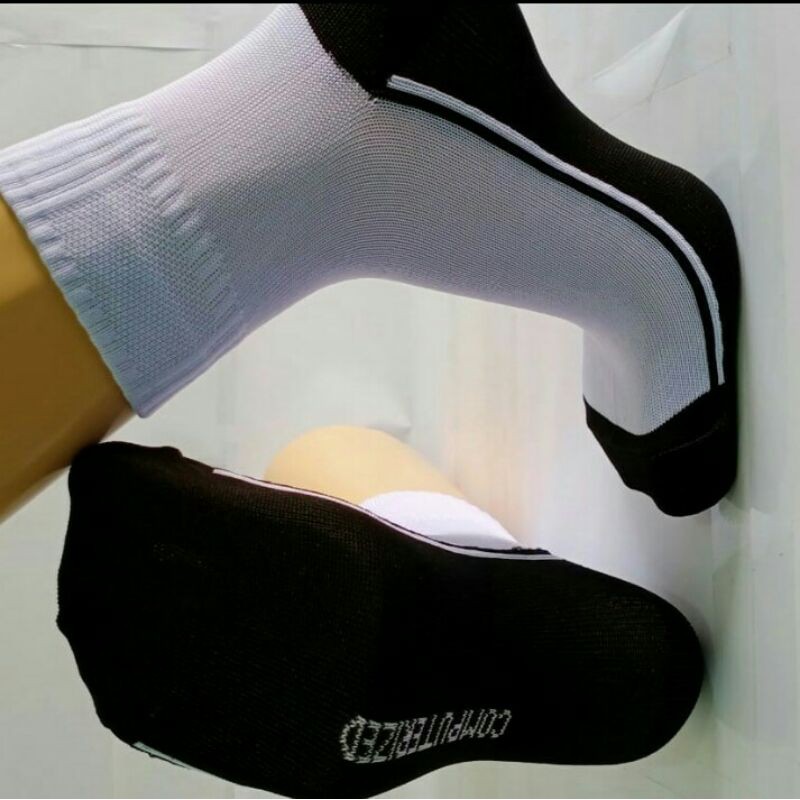 Kaos kaki putih pendek tapak hitam / kaos kaki sport pendek / kaos kaki garis putih