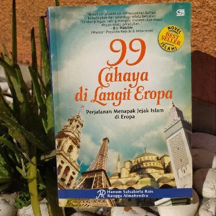 (PRELOVED) 99 Cahaya di Langit Eropa