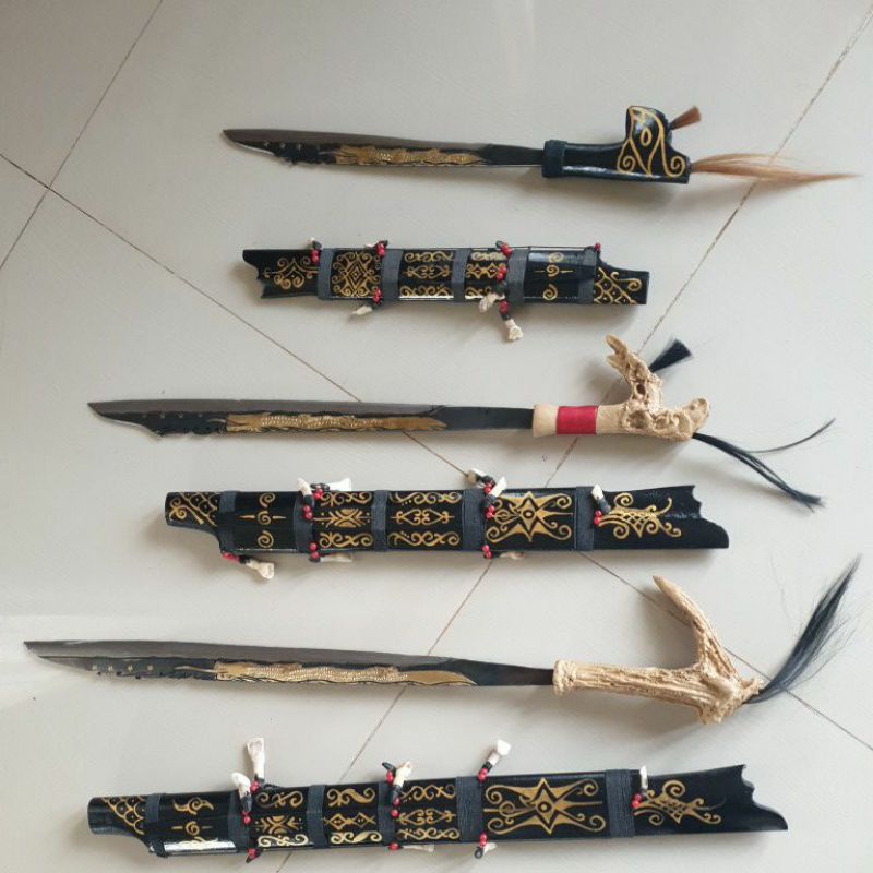 Mandau Dayak Naga Timbul Ukiran Etnik Kalimantan