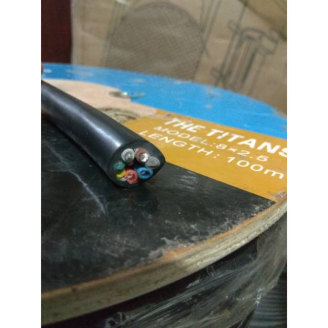Kabel speaker isi 8 x 2.5 THE TITANS / Meter