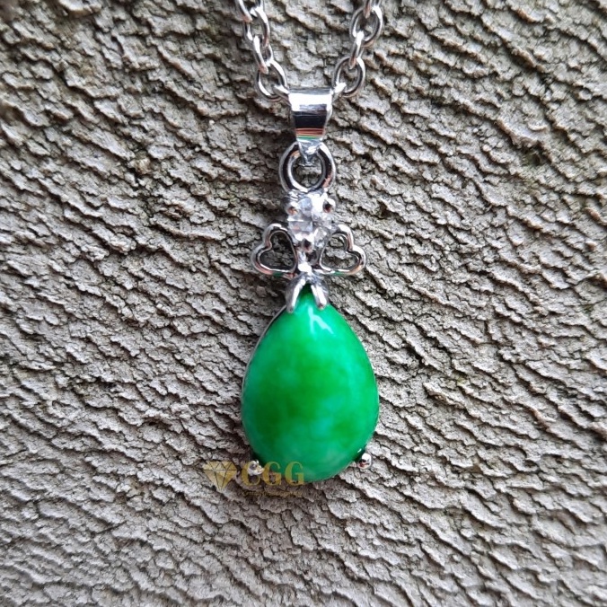 Kalung Liontin Batu Giok Hijau Wanita