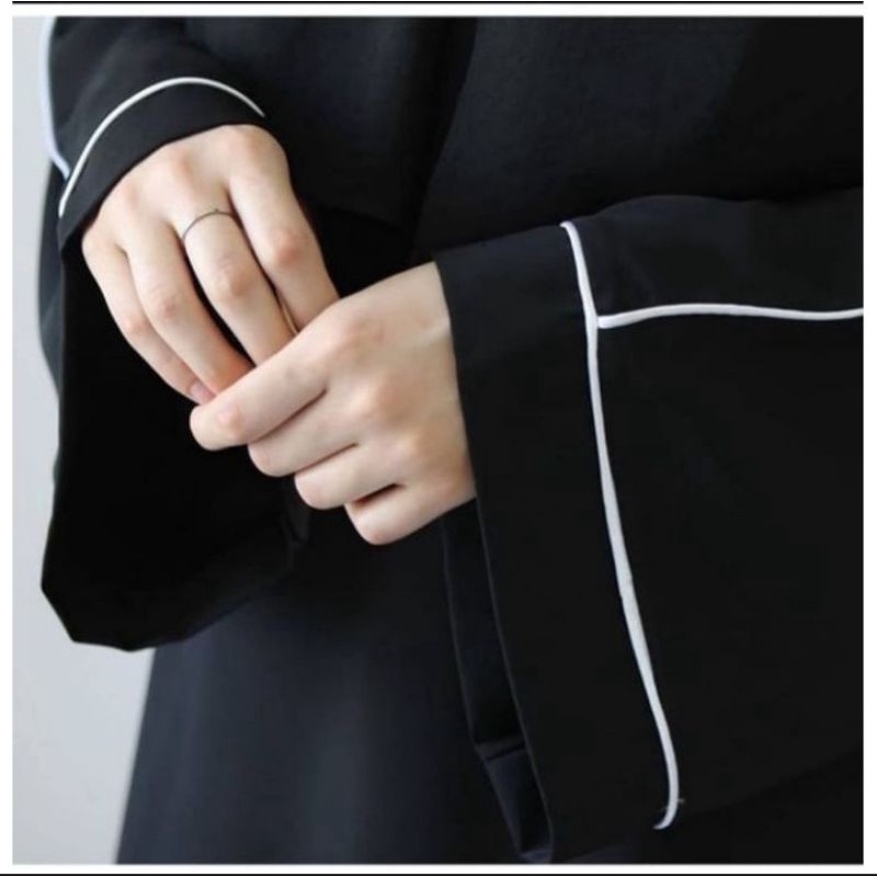 Promo abaya turki kekinian gamis list putih elegan cantiik. bahan jet black lembut