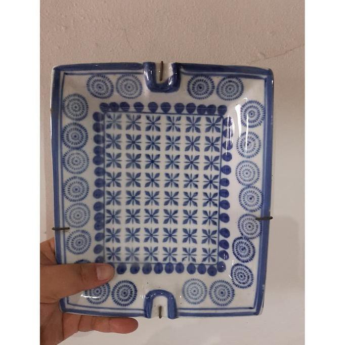 Keramik Pajangan Piring Kotak Putih Biru
