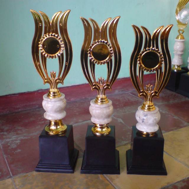 

Piala marmer isi 3 khas Tulungagung Terlaris!!!