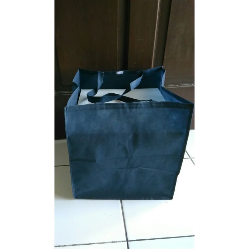 

1pc tas spunbond 30x30x30 cm utk dus kue tart / hajatan / tumpeng / pizza / nasi besek kotak pudding