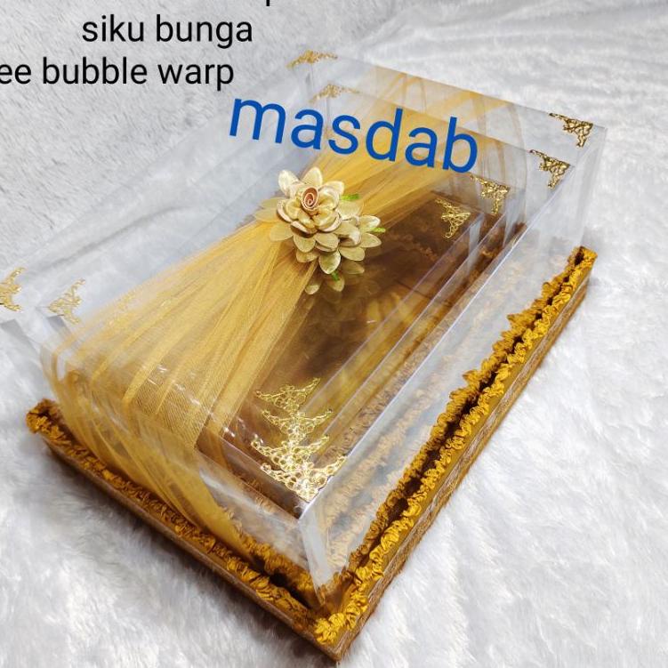 

Barang Pilihan.. parsel box mika satin hias tile isi 4 kotak