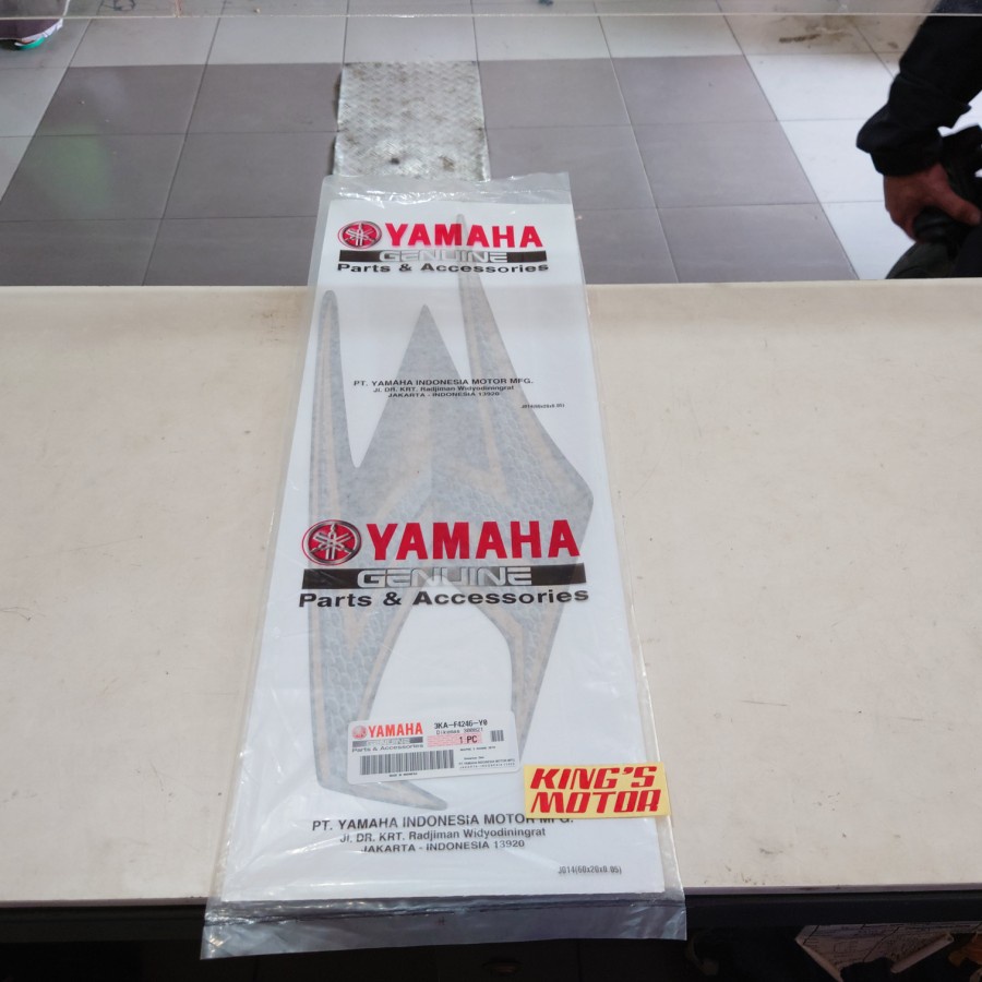 LIS STIKER STICKER STRIPING TANGKI TENGKI KANAN RX KING 3KA F4246 Y0