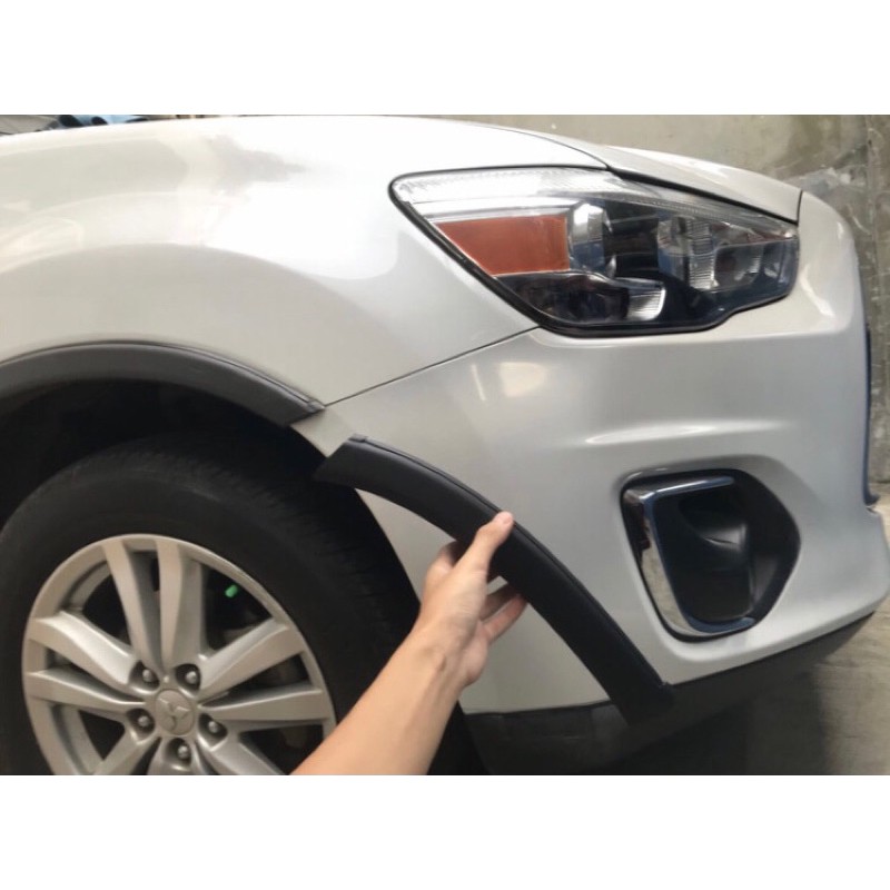 Over fender / Kulit jeruk bagian kanan depan (kecil) outlander sport