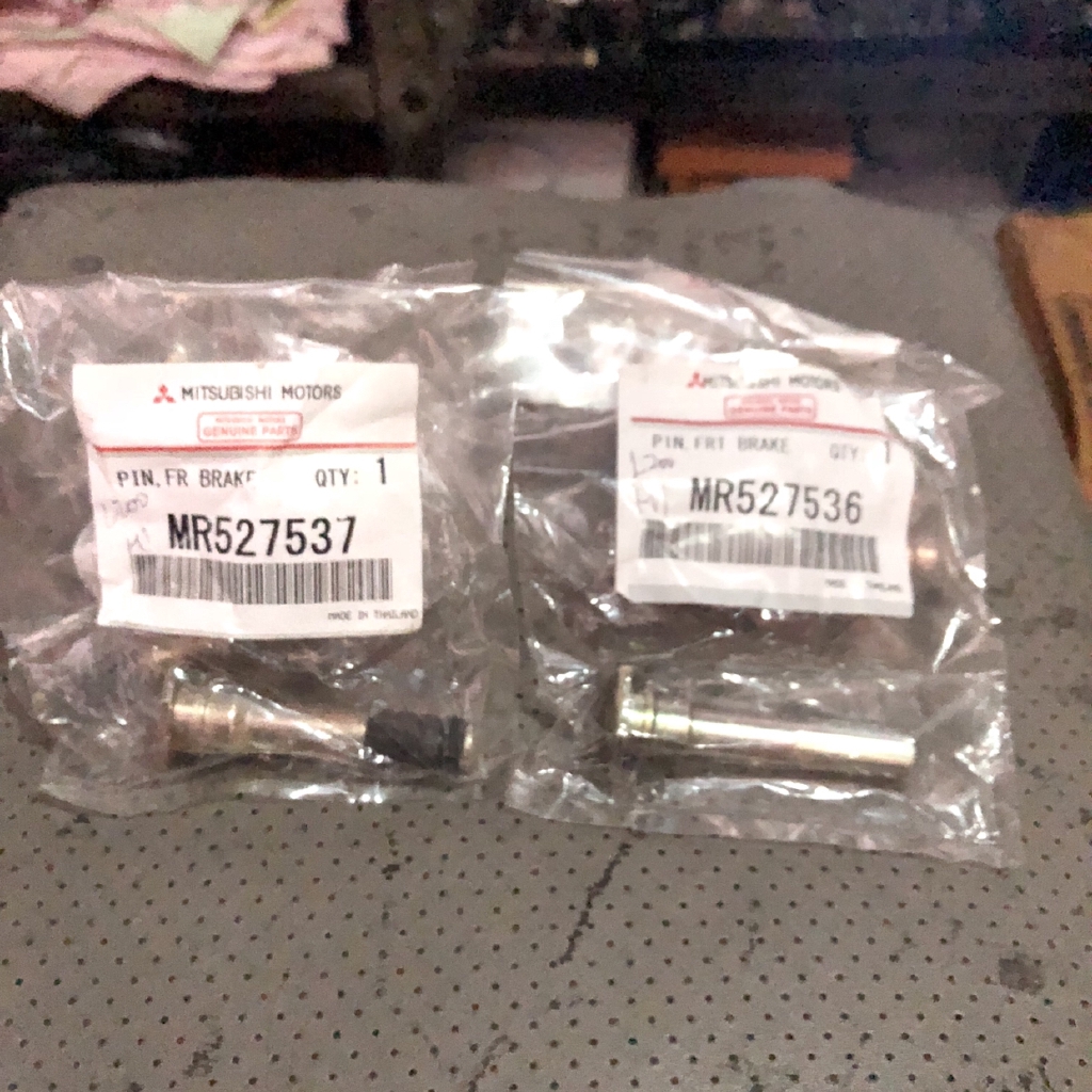 Pin Kaliper Rem Depan L200 Set