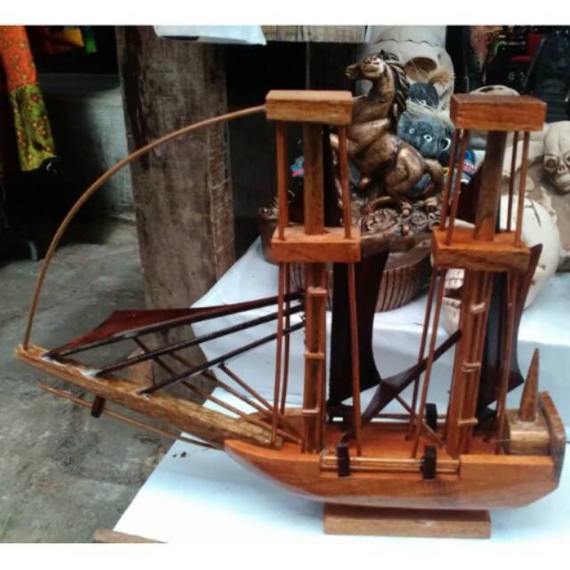 (BISA COD) MINIATUR KAPAL PINISHI DEWARUCI UKURAN 24x21x4 cm BAHAN KAYU  - PAJANGAN DEKORASI RUMAH