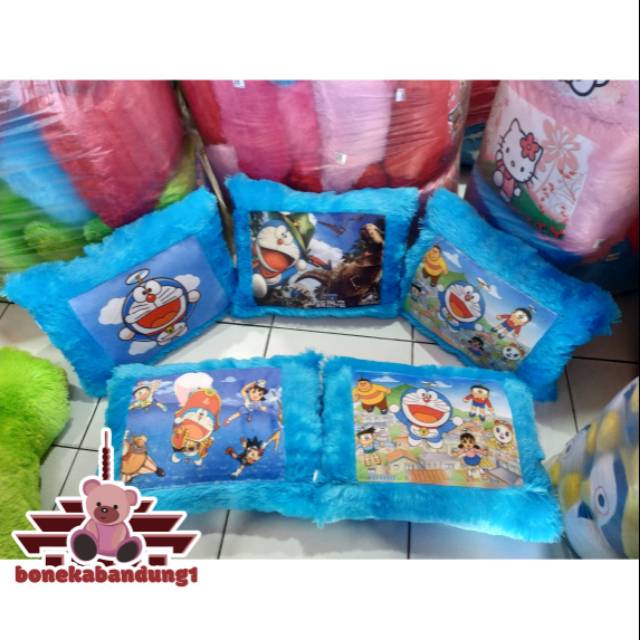 Bantal anak karakter doraemon