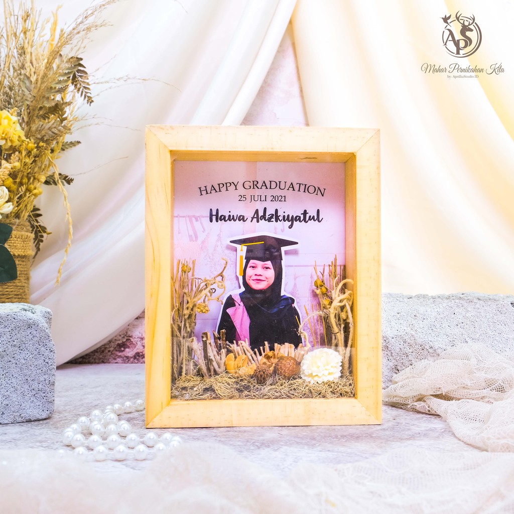 KADO WISUDA NAURA, FRAME BINGKAI CUSTOM FOTO UKURAN 16x12 CM