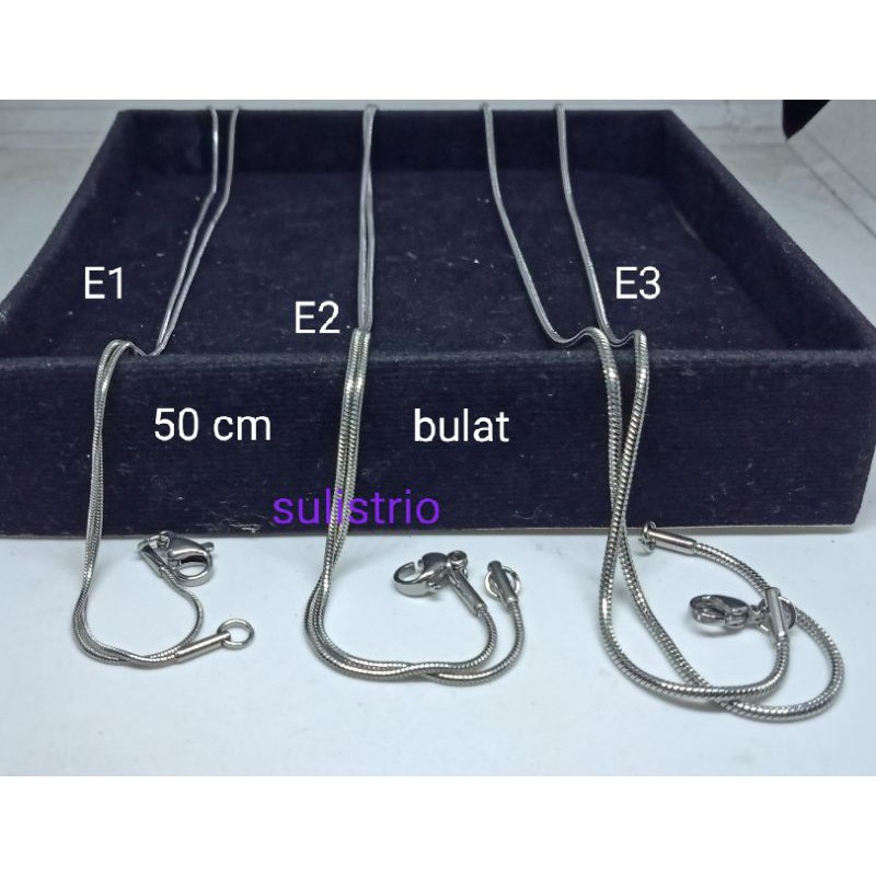 LE123. kalung titanium wanita yang putih silver 50 cm bulat