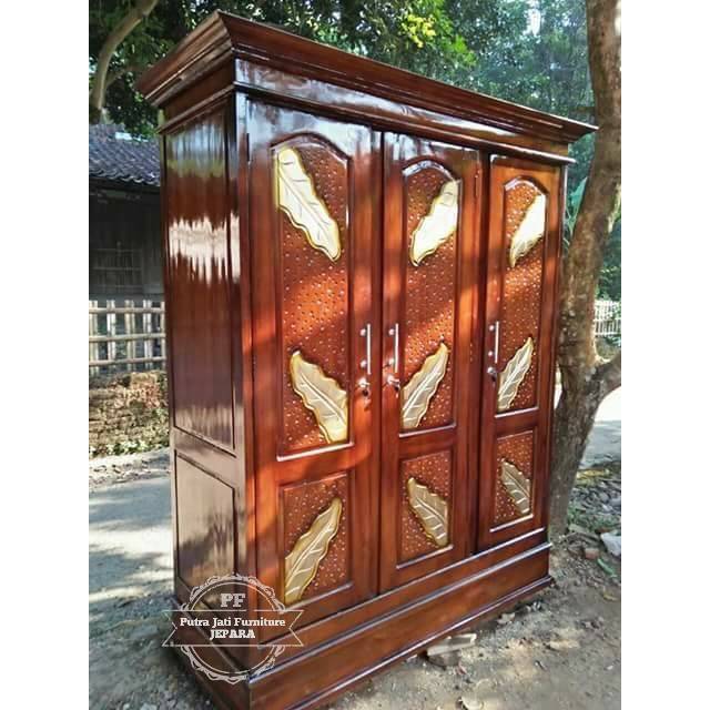 Lemari 3 Pintu Kayu Jati Ukir Jepara, Almari Pakaian Warna Natural Emas Murah