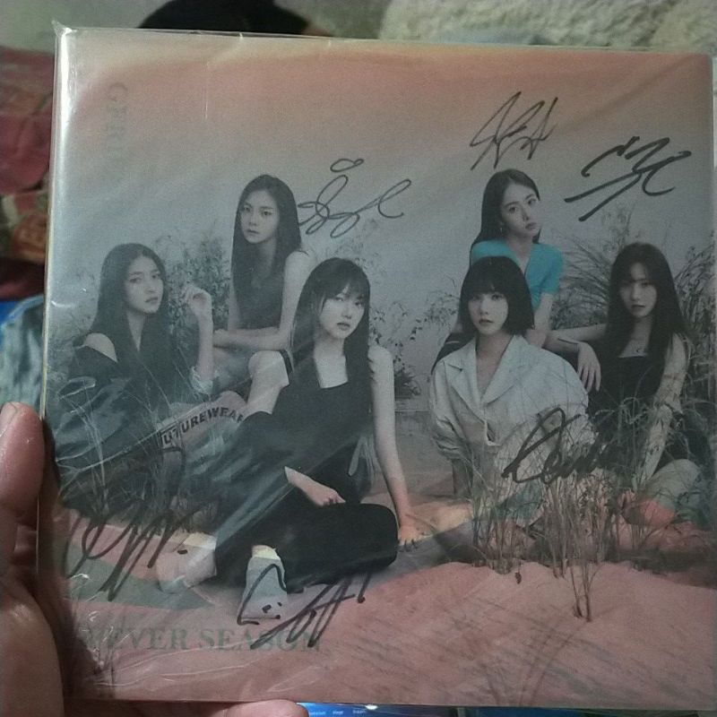 signed gfriend booked