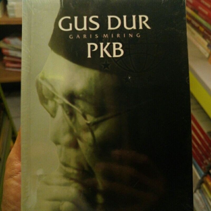 Gus Dur Garis Miring PKB: Kumpulan Tulisan Khusus Tentang Gus Dur Dan PKB

by A. Mustofa Bisri