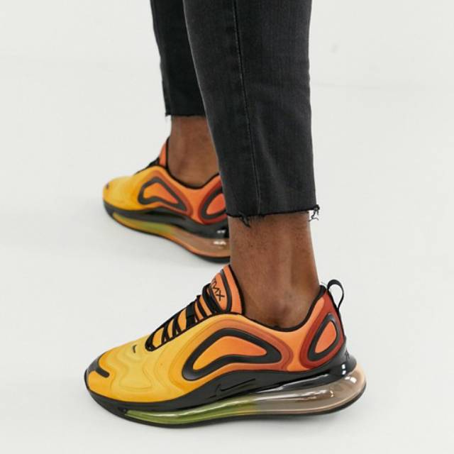 NIKE AIR MAX 720 ORANGE UNIVERSITY GOLD BLACK