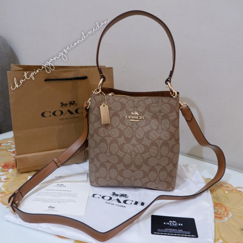 Bucket bag Coach signature
