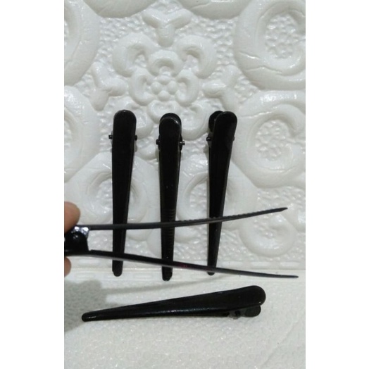 JEPIT BEBEK BUAYA  WARNA HITAM 8CM