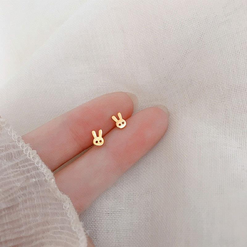 1 Pasang Anting Stud Desain Kelinci Kecil Bahan S925 Silver Anti Alergi Untuk Aksesoris Pelajar