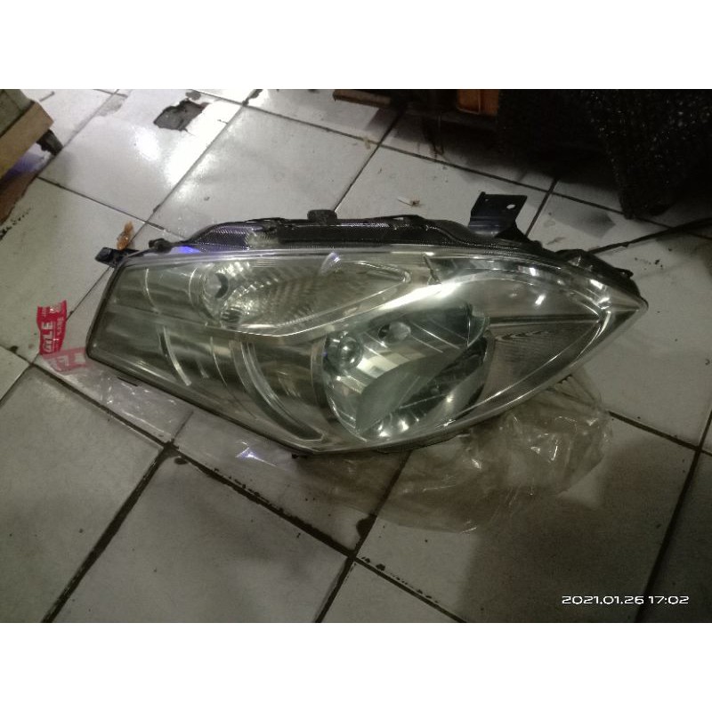 headlamp Suzuki Ertiga lama