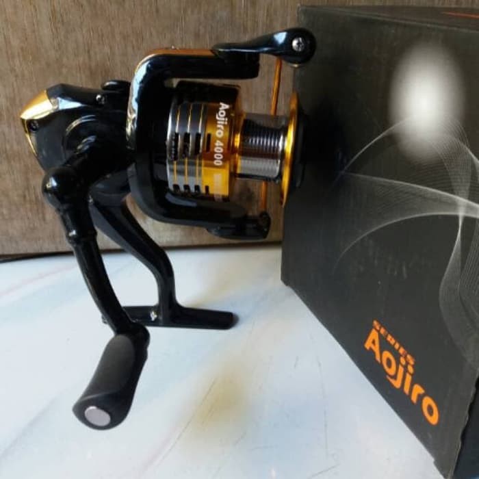 Reel AOJIRO FUGUshima 4000 (8 Ball Bearings) Design in JAPAN AP-786