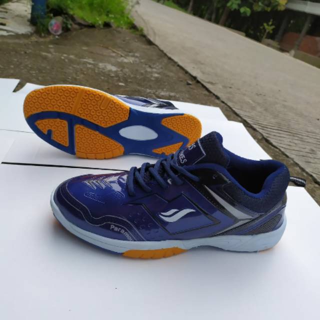 Js james (sepatu badmintin)