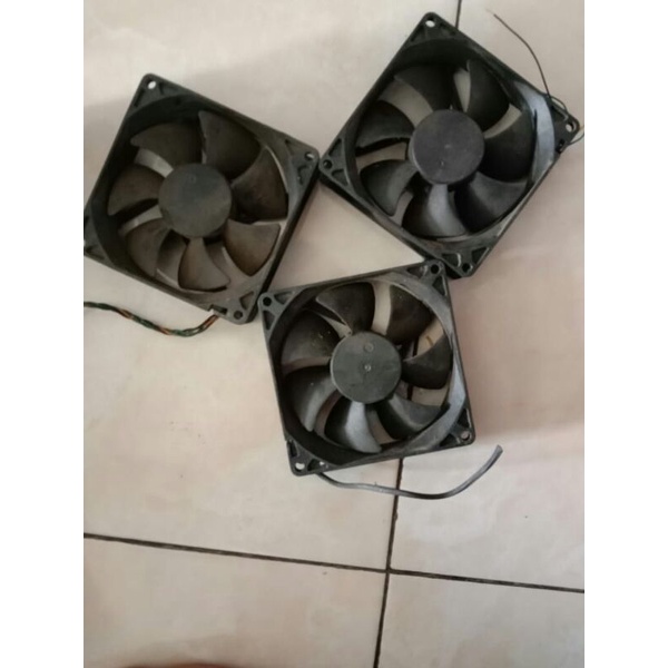 Kipas dc 12 volt ukuran 9cm x 9cm 0.40A sampai 0.50A kencang