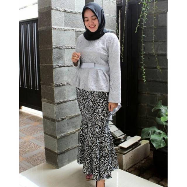 Set Kebaya Aurora Kebaya Brokat Rok Duyung Rok Lilit