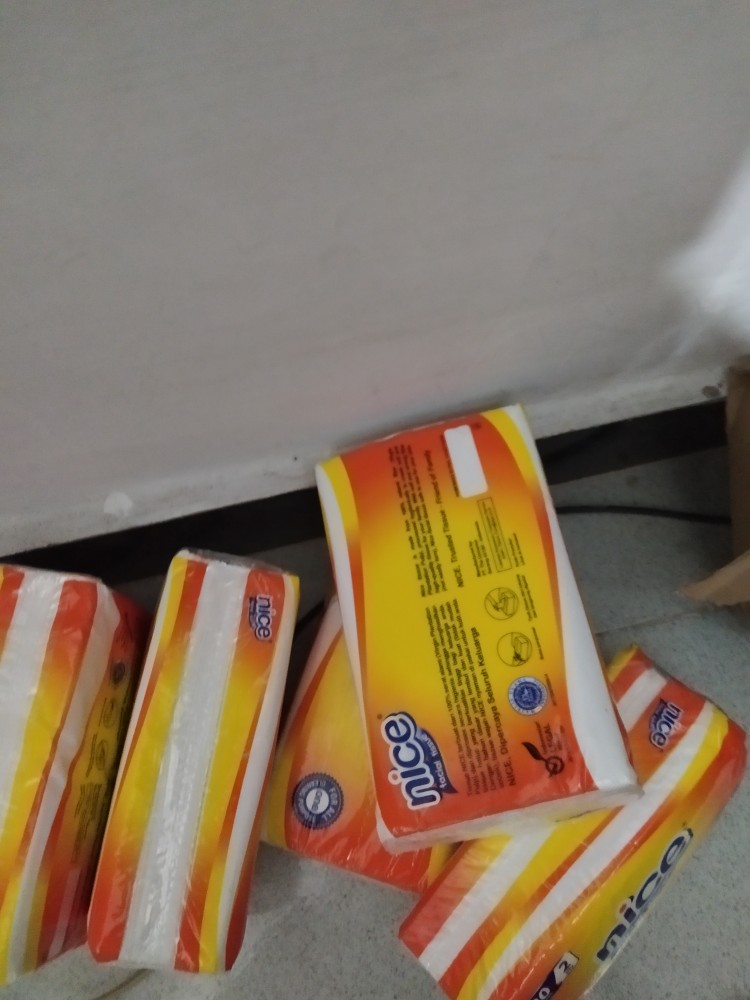 Tissue Nice Facial 180 Sheets Softpack Murah