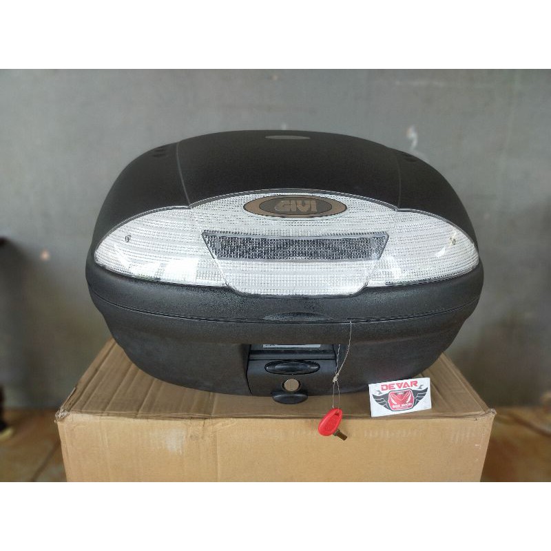 Givi e45nt Mika Putih