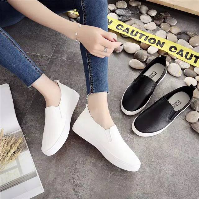 NJ11 Sepatu Slipon Wanita Korea