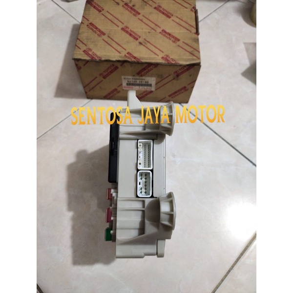 Fuse Box Sekring Junction Block Toyota Previa Tarago Original 82733-28160