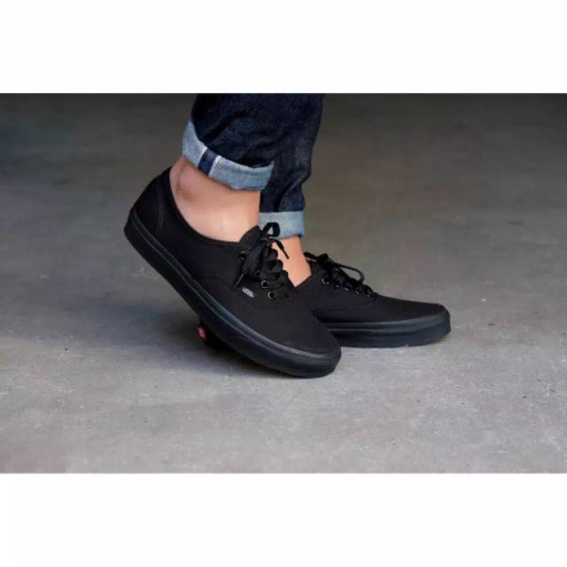 Sepatu Vanss Autentic Black Full-4