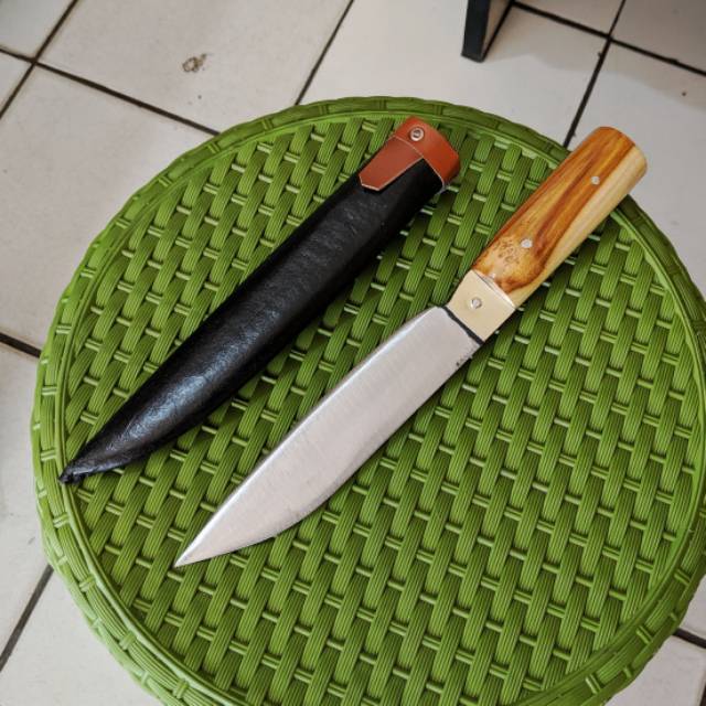 Pisau dapur seperti belati