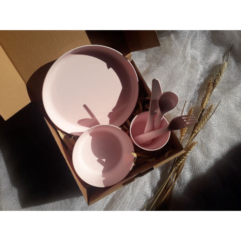 

Paket Hampers 1 set alat makan / kado lahiran / kado ulang tahun / kado wisuda / Ikea