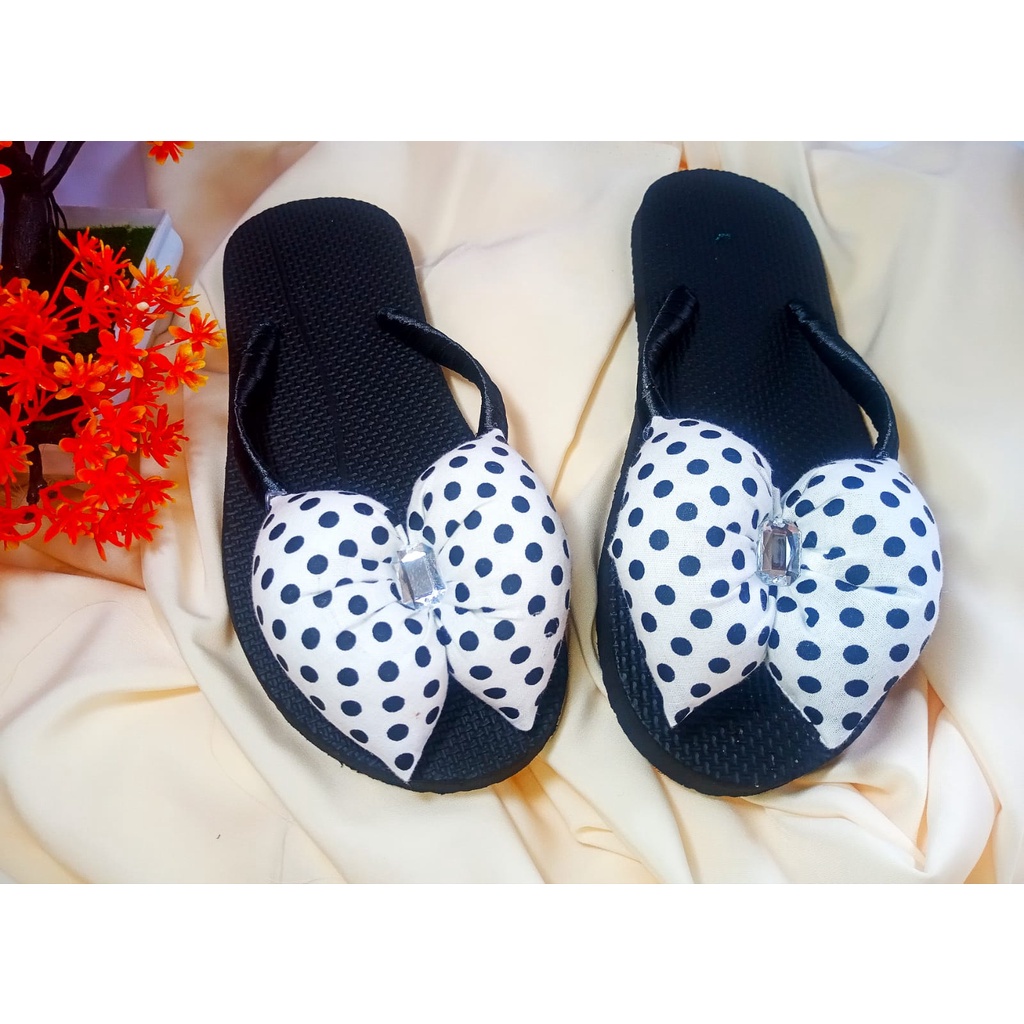 SANDAL JEPIT PITA HANDMADE POLKADOT PUTIH HITAM