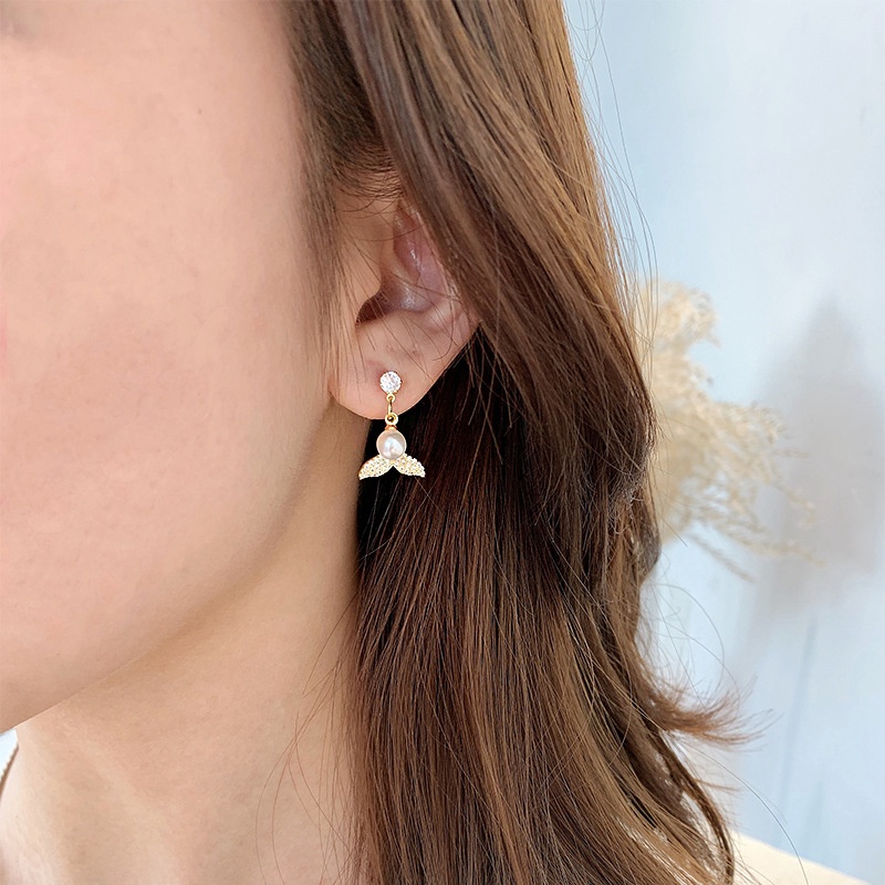 Anting Desain Ekor Lumba-Lumba Aksen Mutiara Bahan 925 Gaya Korea Untuk Wanita