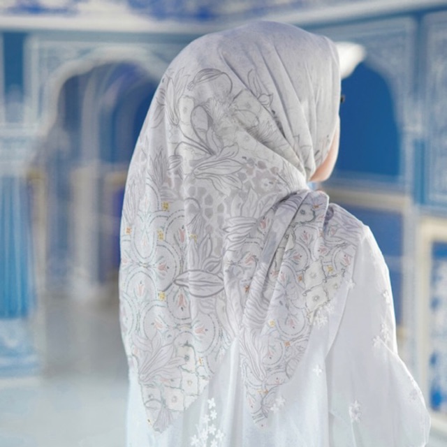 Maharani white buttonscarves