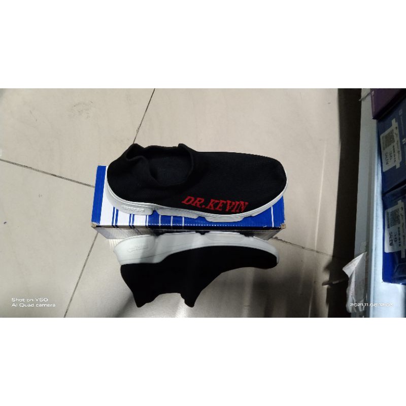 SEPATU SNEAKERS PEREMPUAN DR KEVIN ORIGINAL