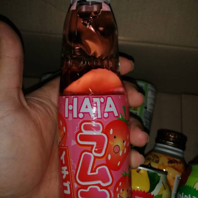 

Hata Ramune Strawberry Flavor 250ml | Minuman Soda Jepang