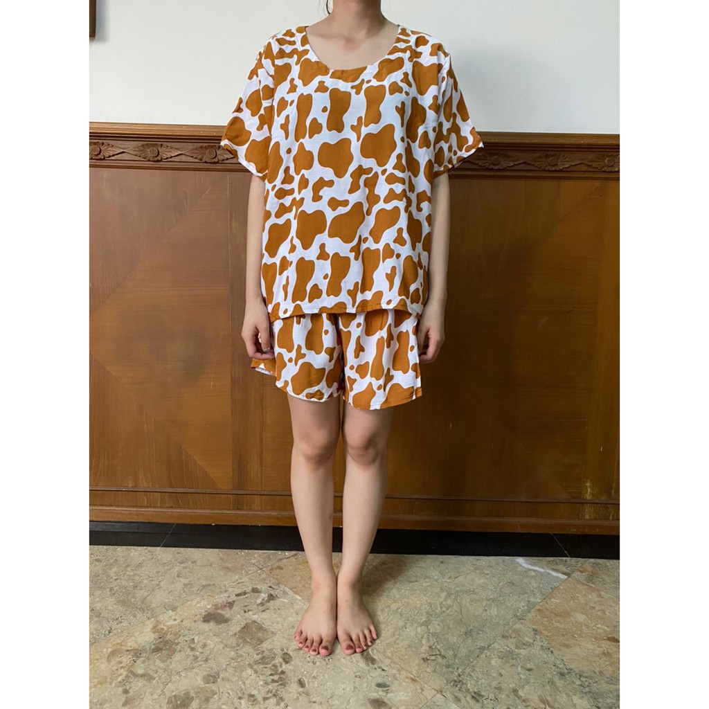 Daily Set / Pajamas Set / Piyama Set  - Tangan Pendek , Celana Pendek (SU)-Motif Cow Bata
