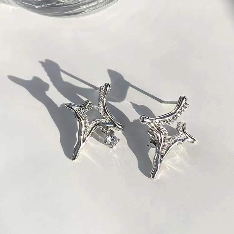 Anting Tusuk Gantung Bahan metal Desain Bintang Hias Berlian Gaya Retro Untuk Wanita