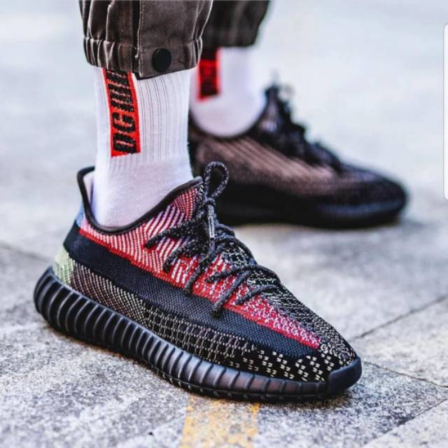 harga sepatu adidas yeezy boost 350