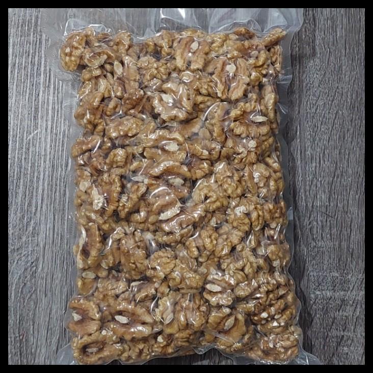 

DISKON TERBATAS !!! KACANG WALNUT MENTAH 1KG TERLARIS