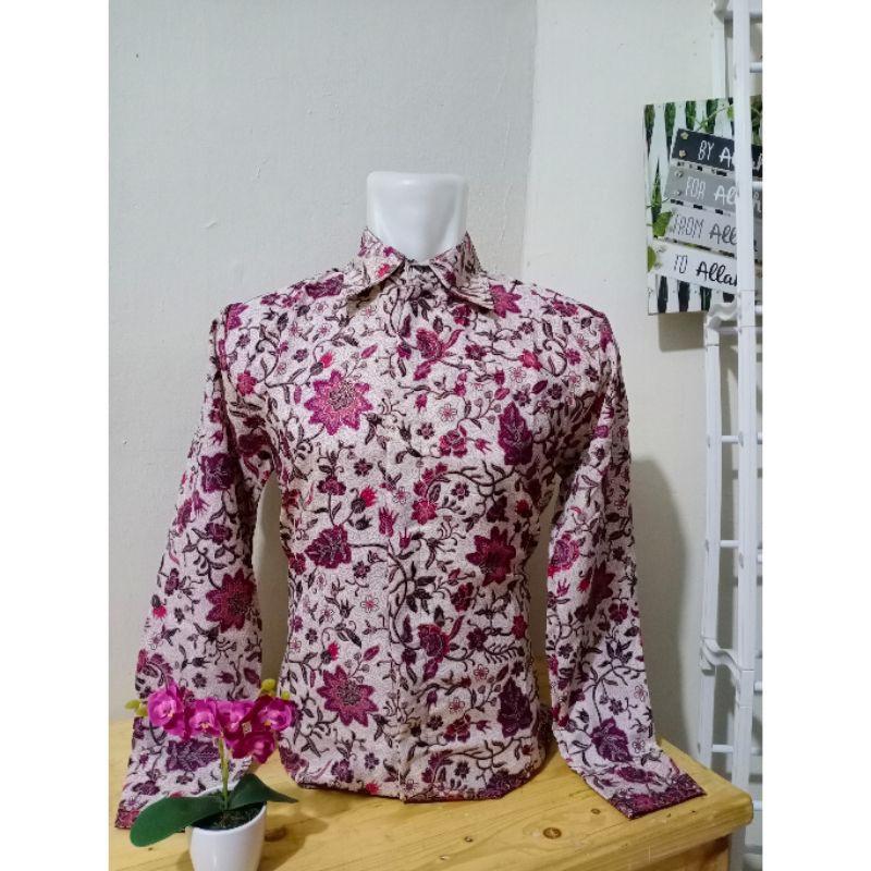 KEMEJA BATIK PRIA LENGAN PANJANG/KEMEJA BATIK SERAGAM PESTA/KEMEJA SERAGAM COUPLE/KEMEJA BATIK SERAGAM KONDANGAN/KEMEJA BATIK MURAH MERIAH/KEMEJA BATIK MEWAH SEKALI/BATIK PRIA/KEMEJA PRIA LENGAN PANJANG/KEMEJA BATIK PRIA/KEMEJA LENGAN PANJANG